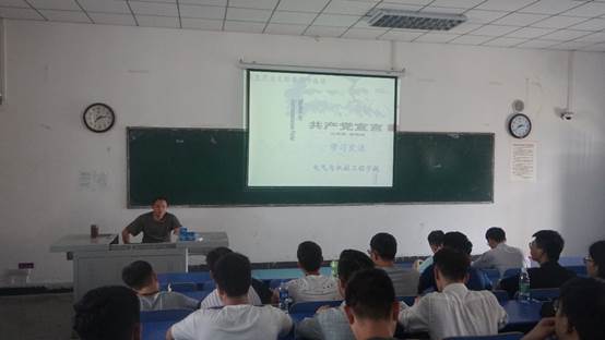 图片包含 人员, 室内, 墙壁, 天花板已生成极高可信度的说明